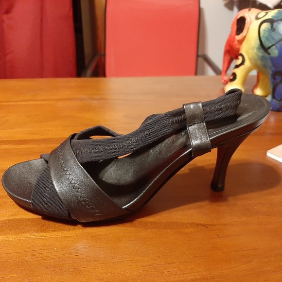 Slightly Used, but Look Perfect Donald J. Pliner Black/Dark Gray Strappy Sandal - Picture 5 of 9